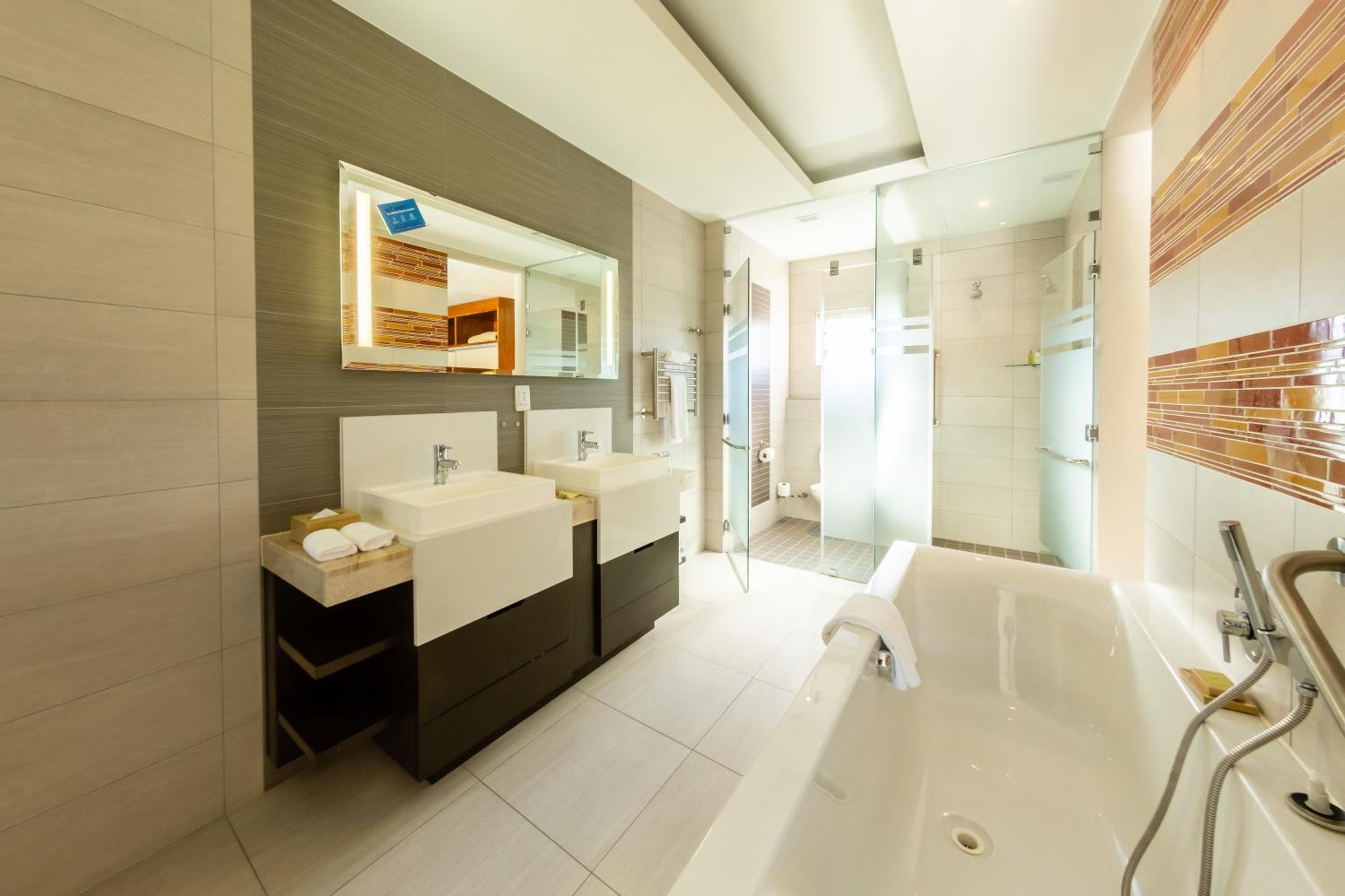 DoubleTree by Hilton Cape Town Upper Eastside 3