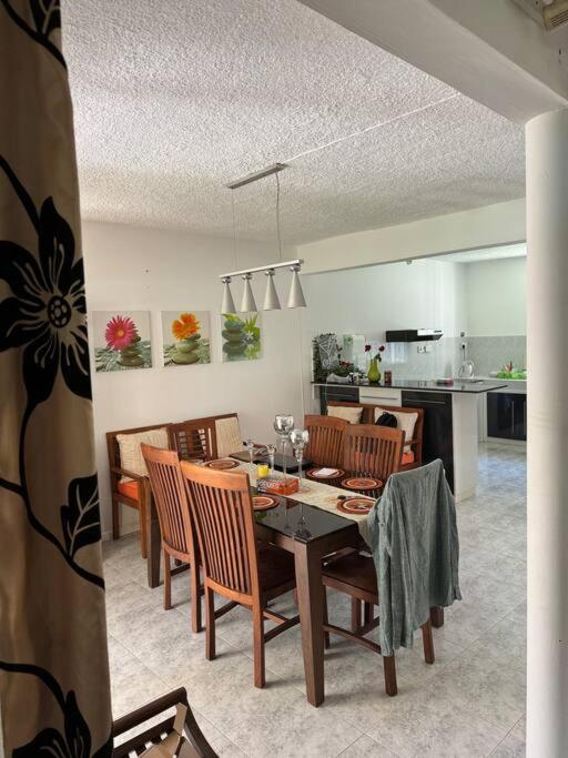 3bedroom house, pool & garden!
