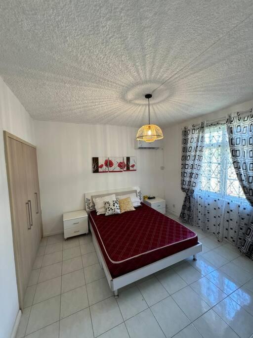 3bedroom house, pool & garden!