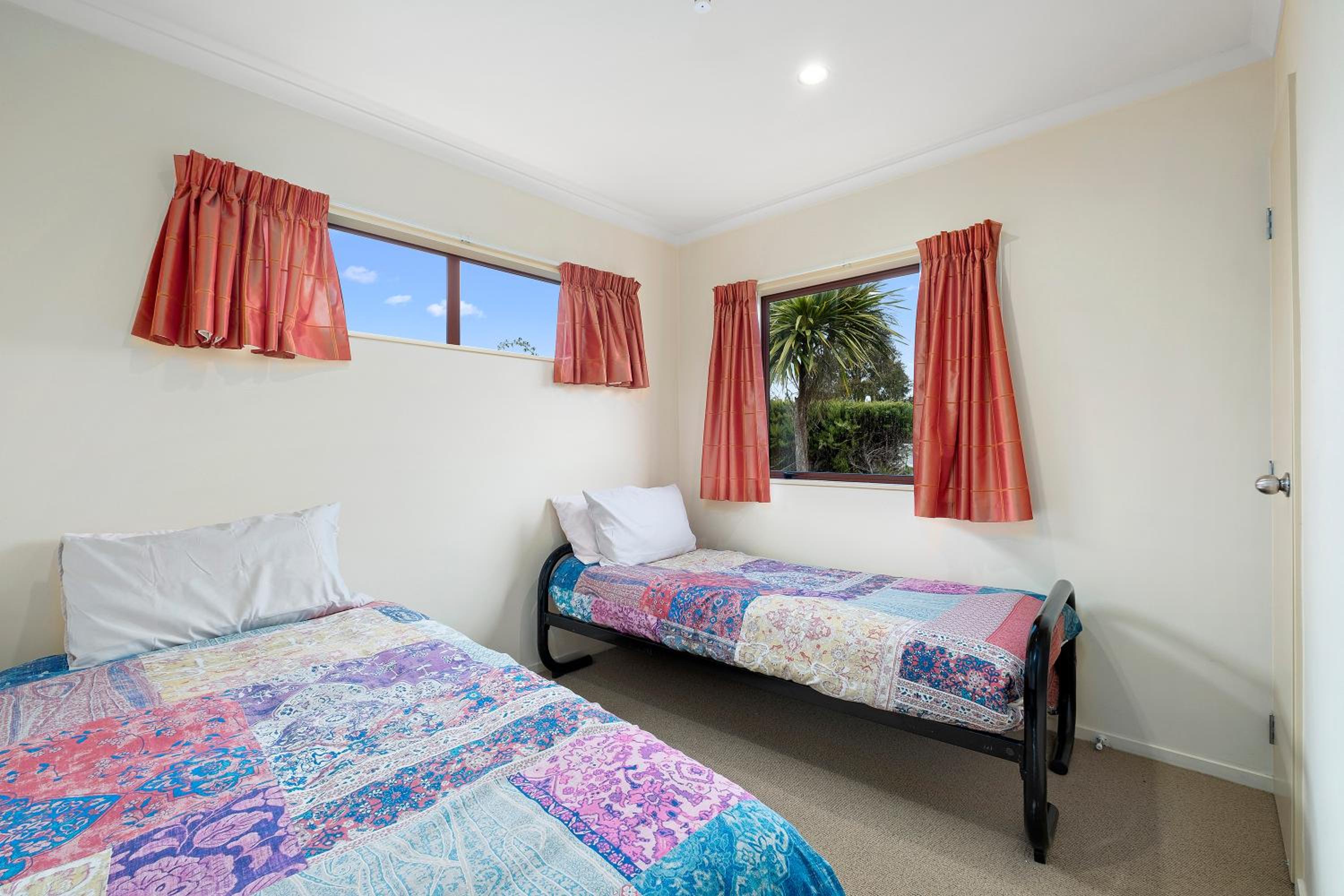Korimako Ridge - Lake Hawea Holiday Home view 3