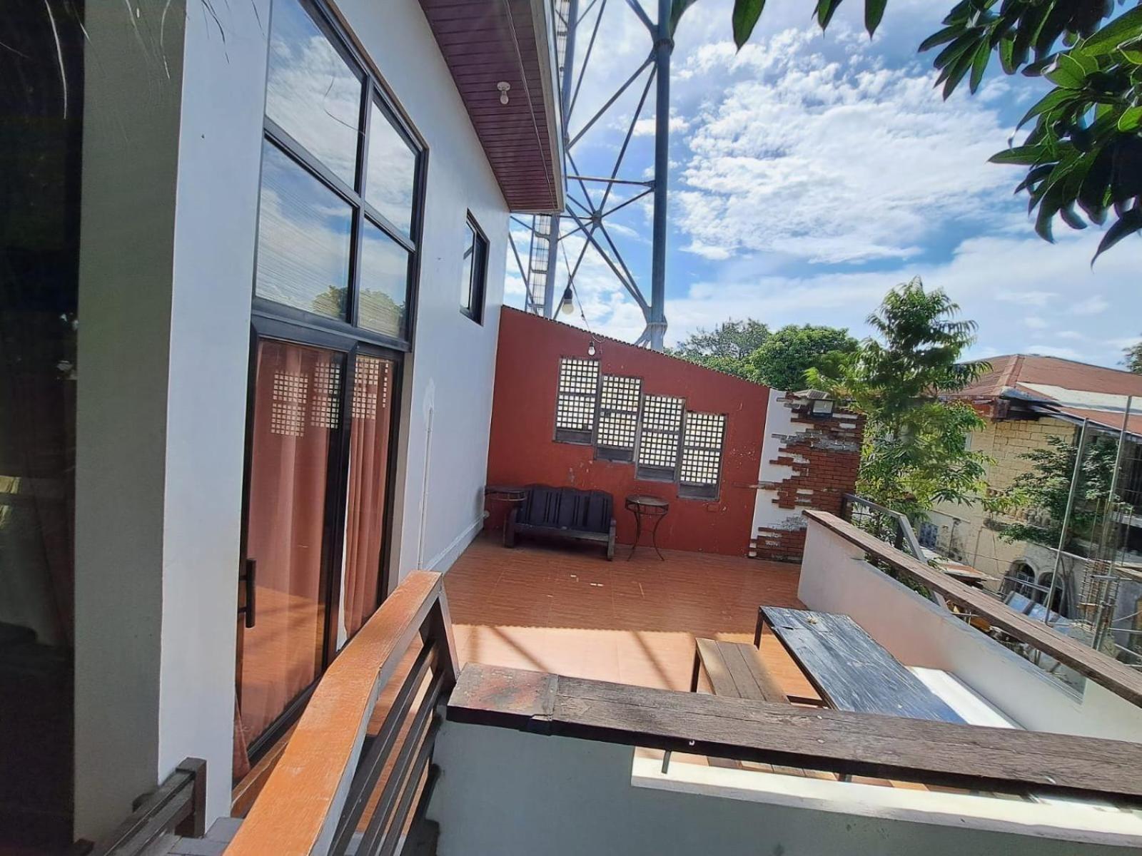 The Bistro House - Govantes Guesthouse