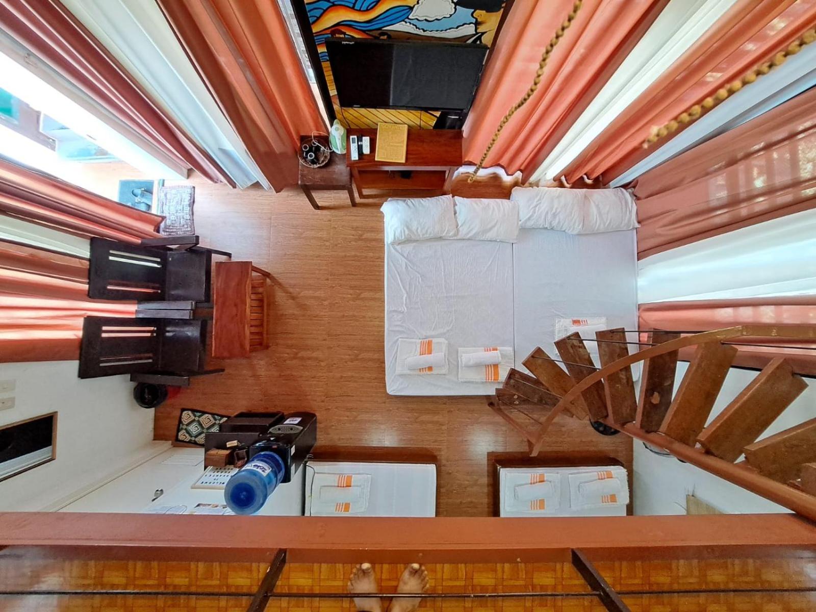 The Bistro House - Govantes Guesthouse