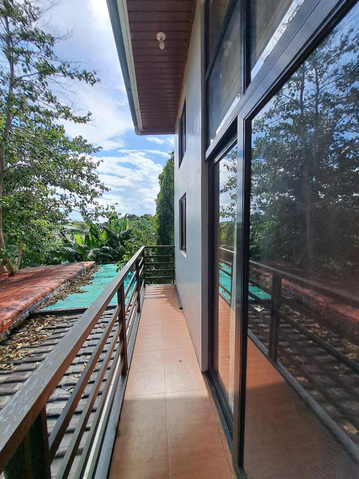 The Bistro House - Govantes Guesthouse