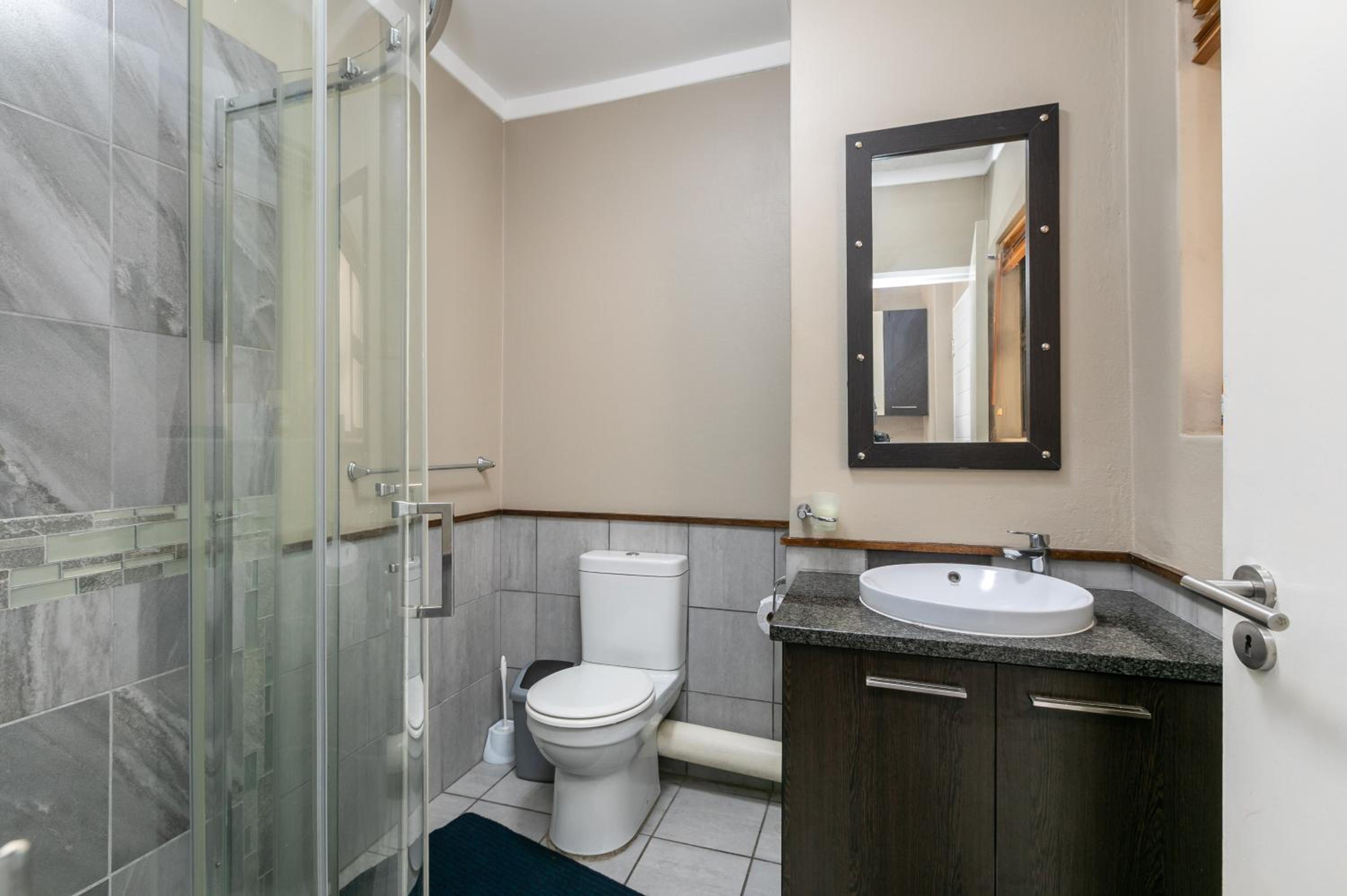 K Luxe Apartment 2 view 3