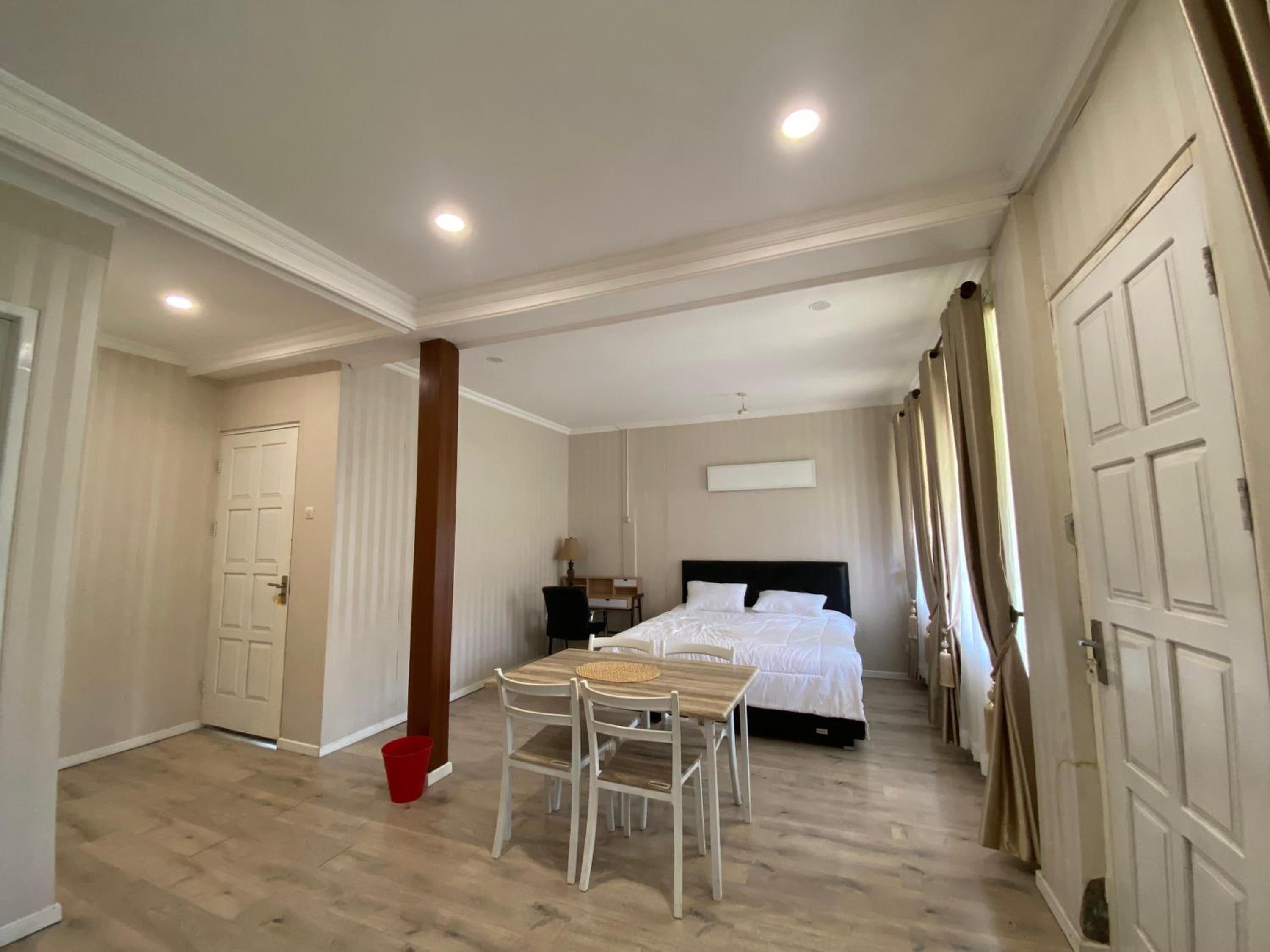 Super Wonderful 5 bedrooms with Bathroom Villa Marion Tomohon view 4