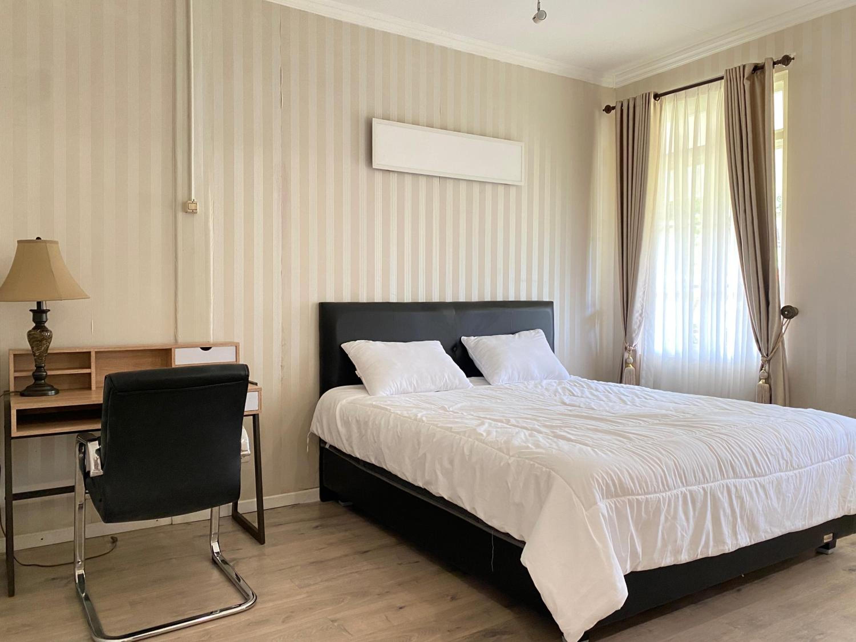 Super Wonderful 5 bedrooms with Bathroom Villa Marion Tomohon view 3