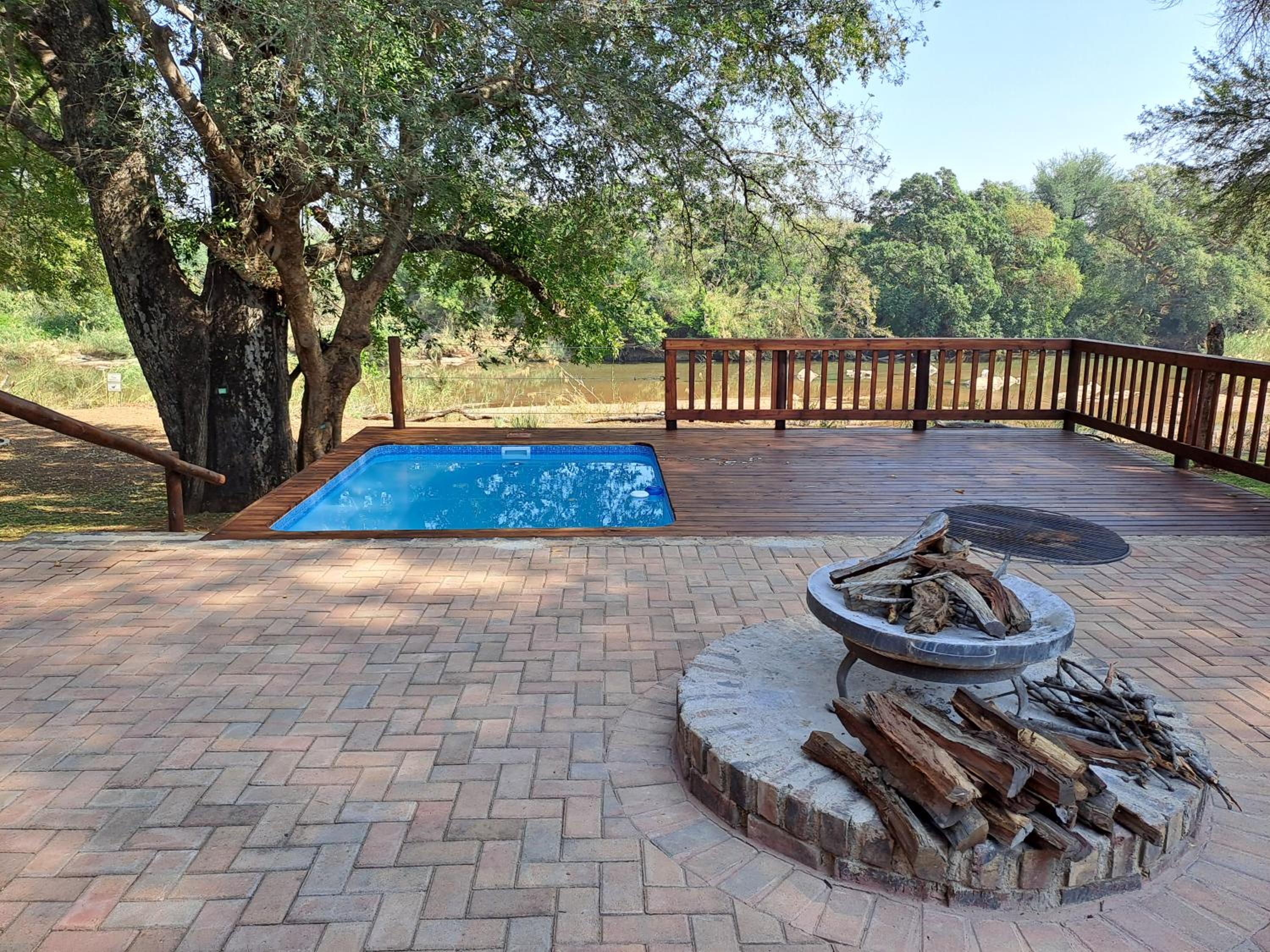 Ekuthuleni River Front Chalets Hoedspruit