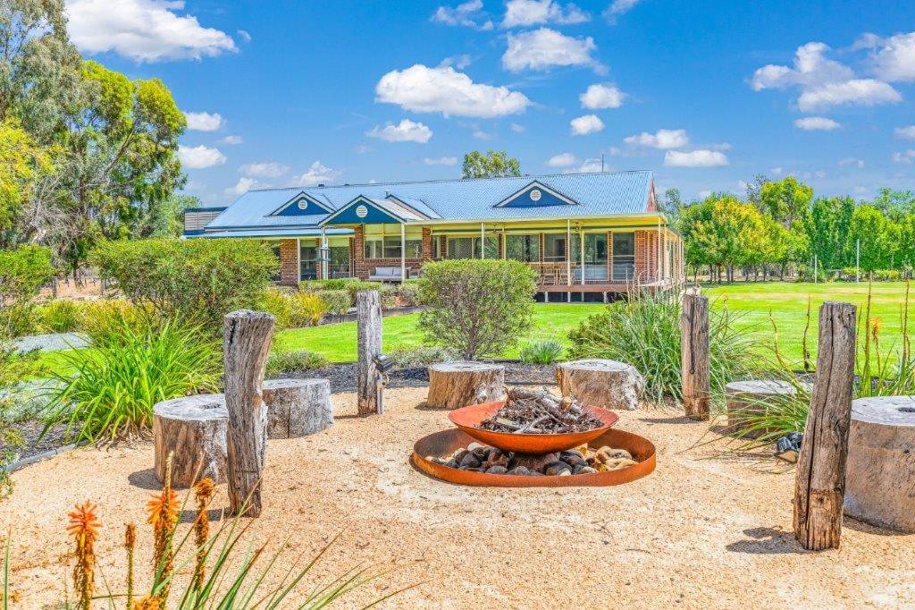 The Waterfront - Echuca Holiday Homes