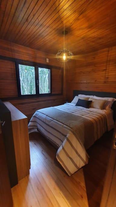 Casa de montanha com hidro no pé da serra