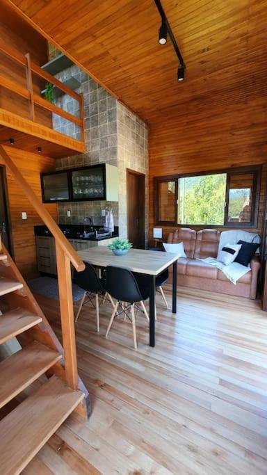 Casa de montanha com hidro no pé da serra