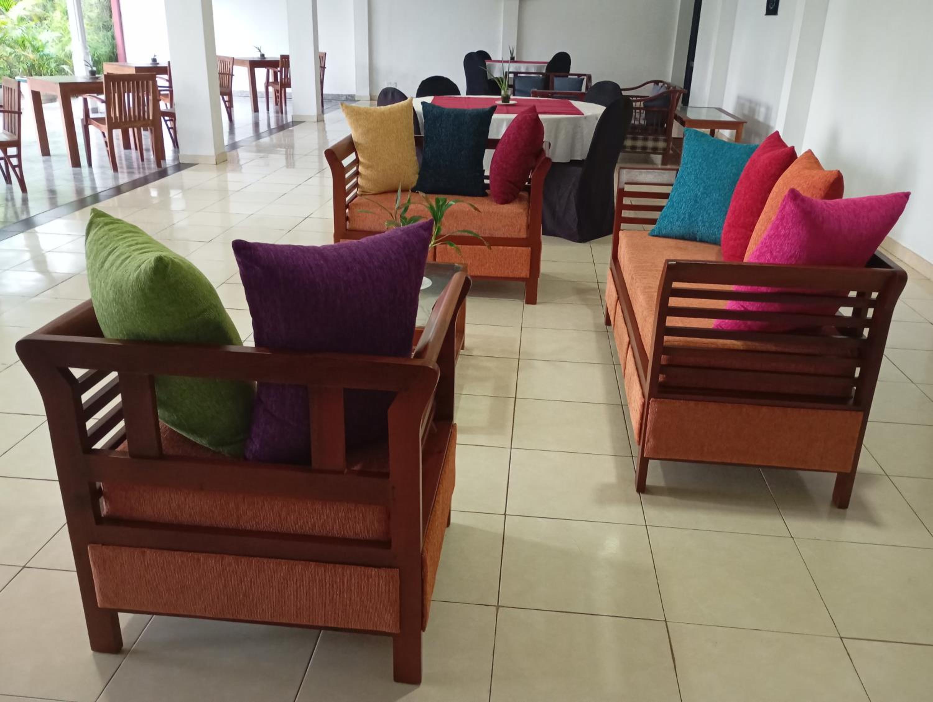 Larn's Villa Hotel & Apartment