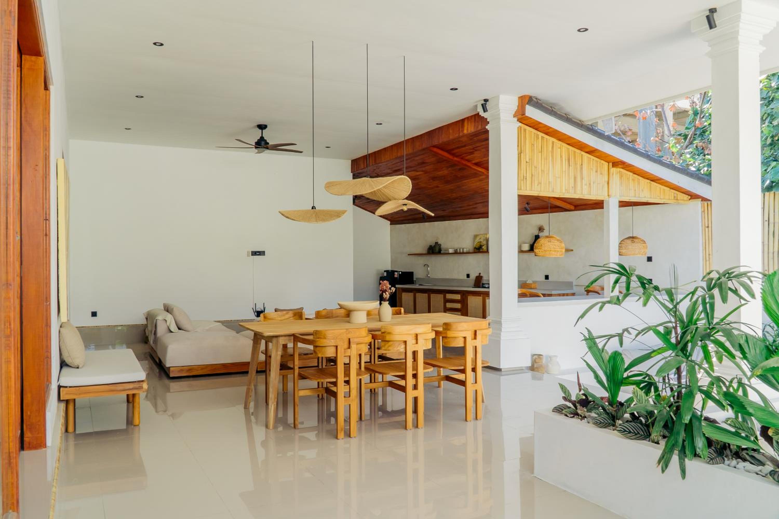 Villa Louna Maiya Canggu view 4