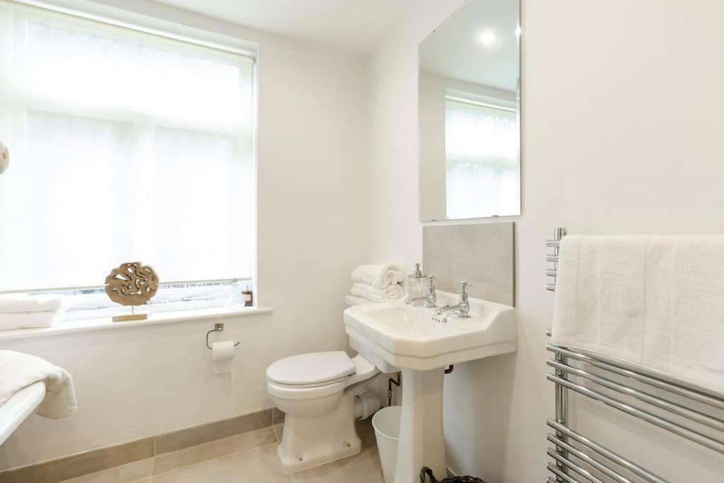 Dorney Windsor Legoland 5 Star Stay for upto 14 guests, photo 84