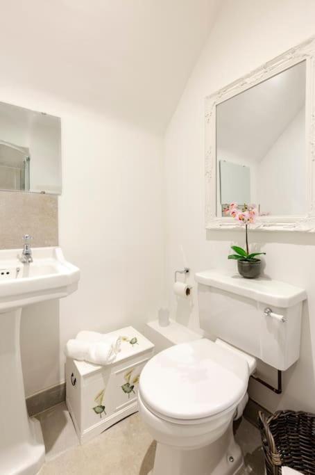 Dorney Windsor Legoland 5 Star Stay for upto 14 guests, photo 18
