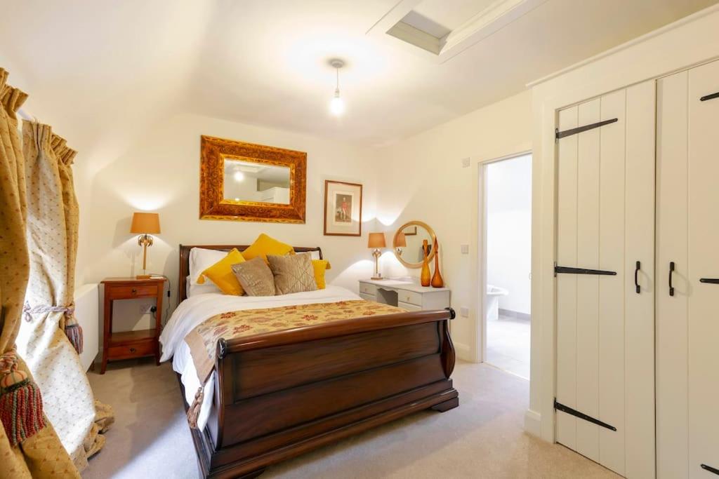 Dorney Windsor Legoland 5 Star Stay for upto 14 guests, photo 64
