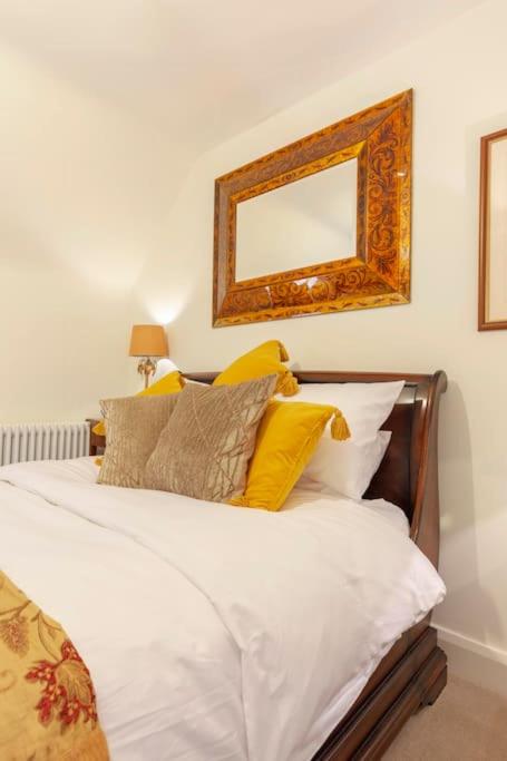 Dorney Windsor Legoland 5 Star Stay for upto 14 guests, photo 20