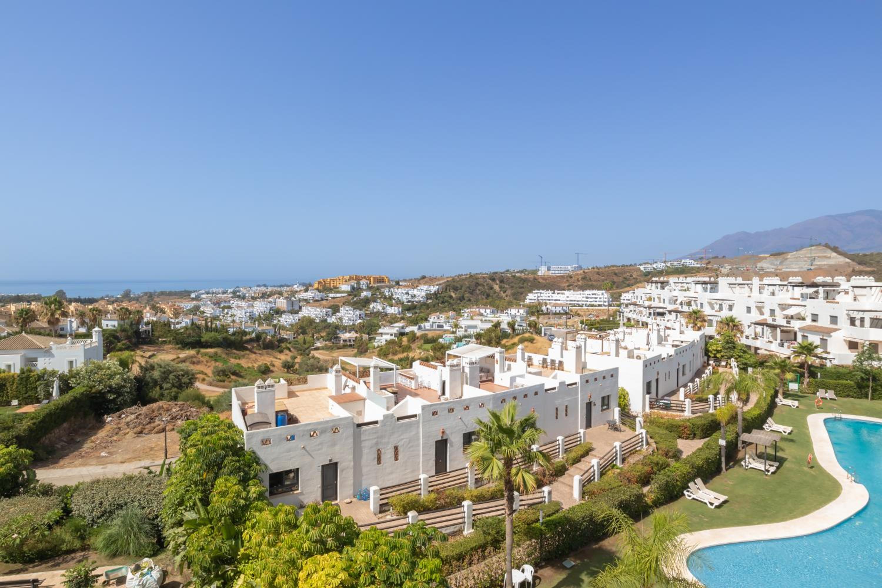 Sunset Luxury Penthouse - Happy Rentals