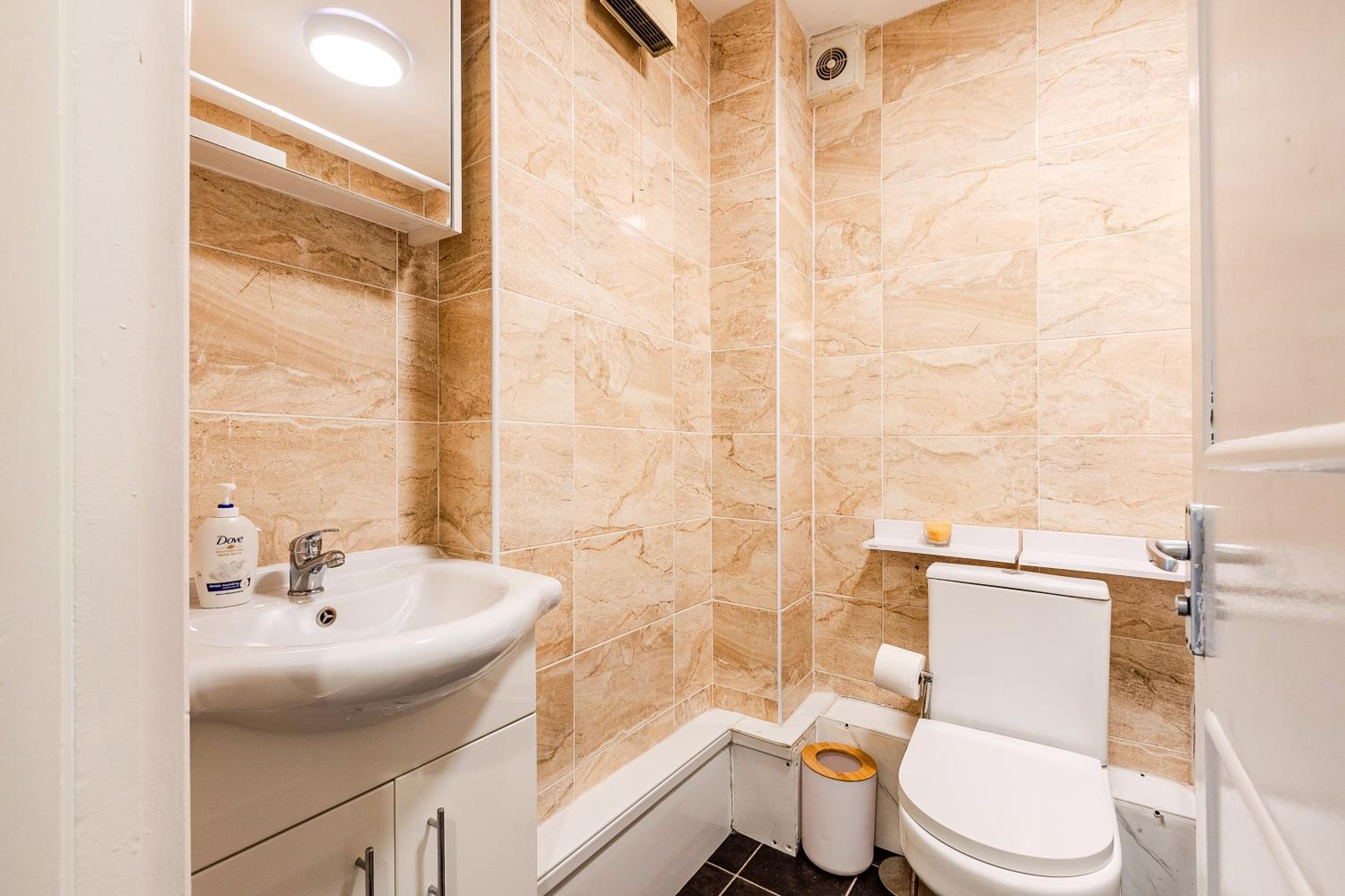 Central 2BR in Vibrant Spitalfields, 5min Tube