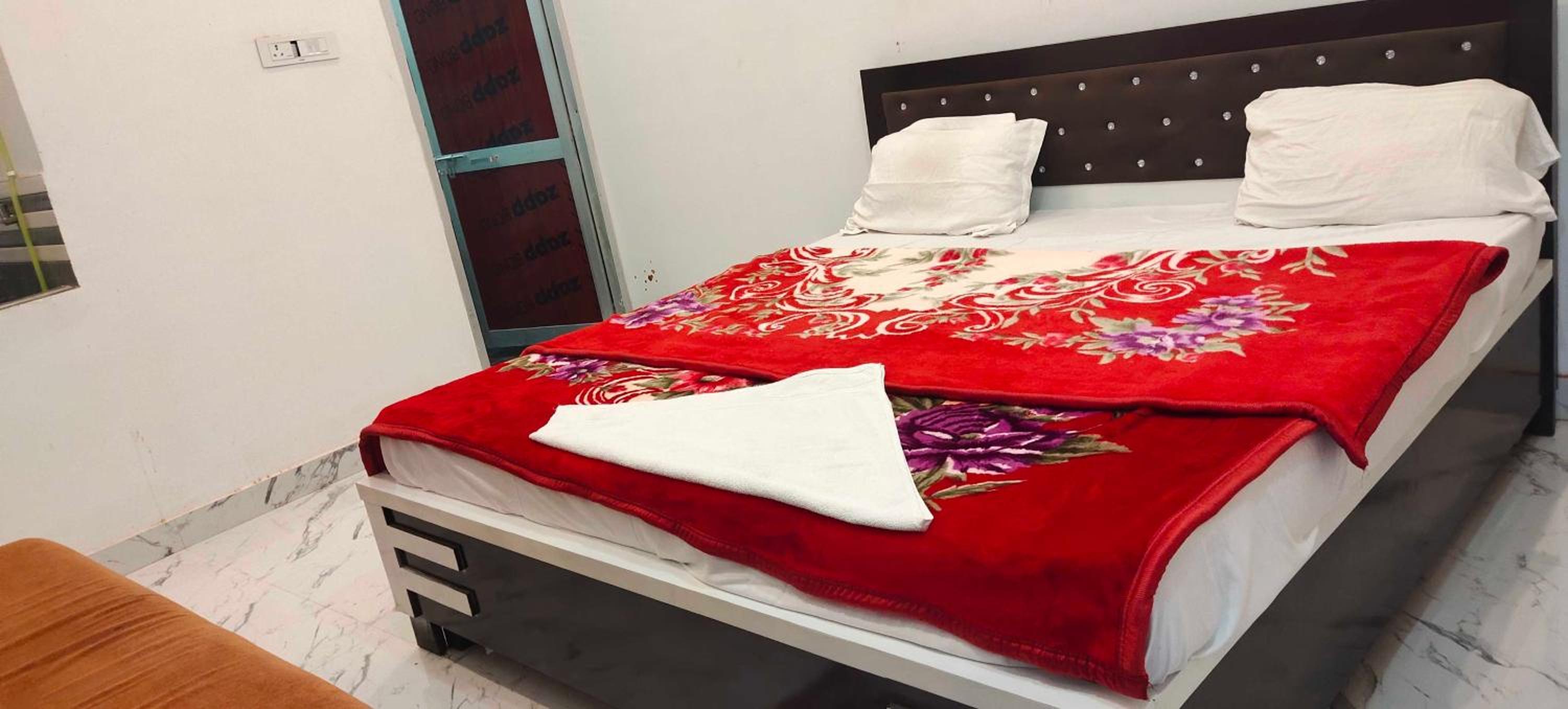 Hotel O Home PK Guest Homestay