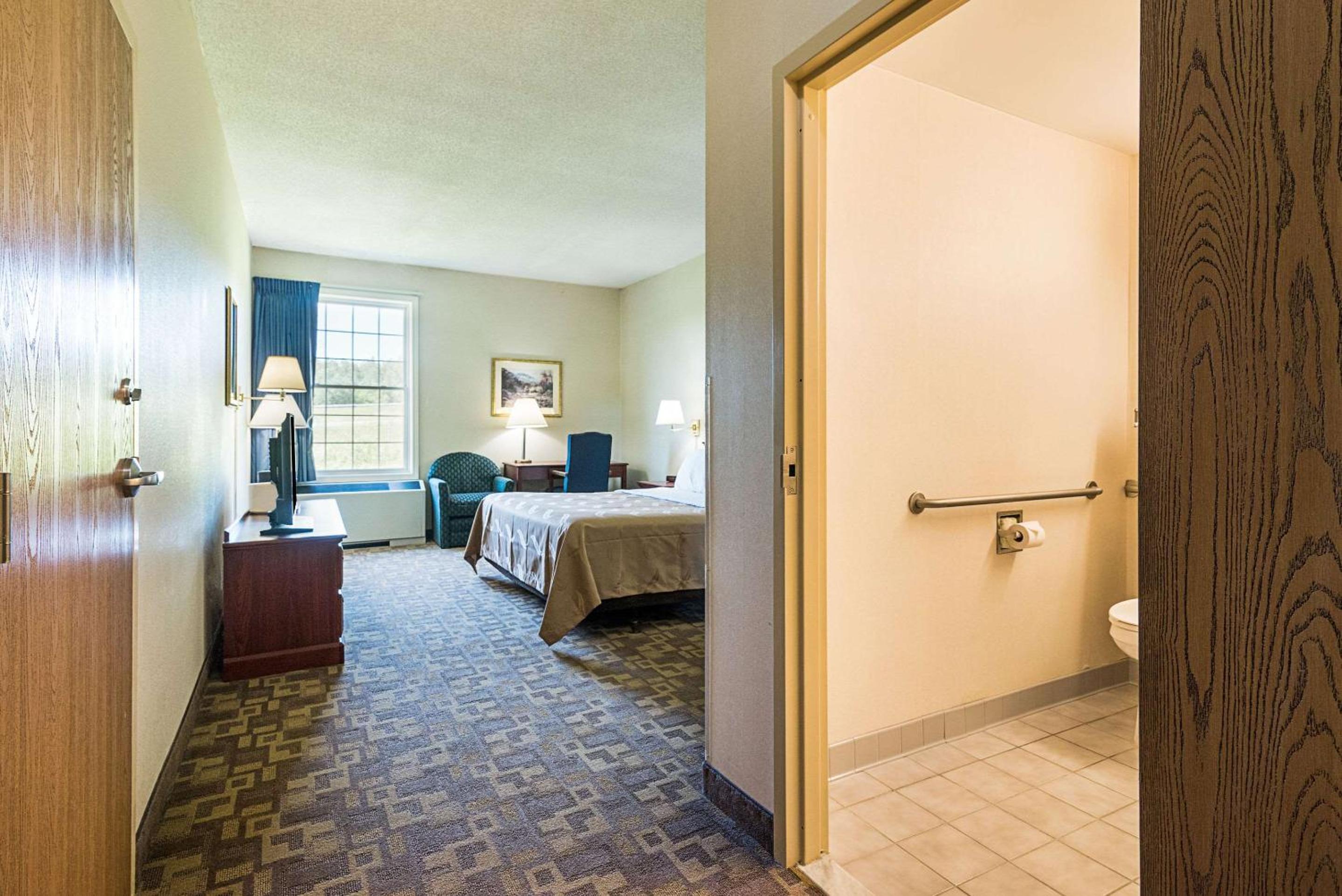 Quality Inn Suites Schoharie near Howe Caverns - Property Image 22