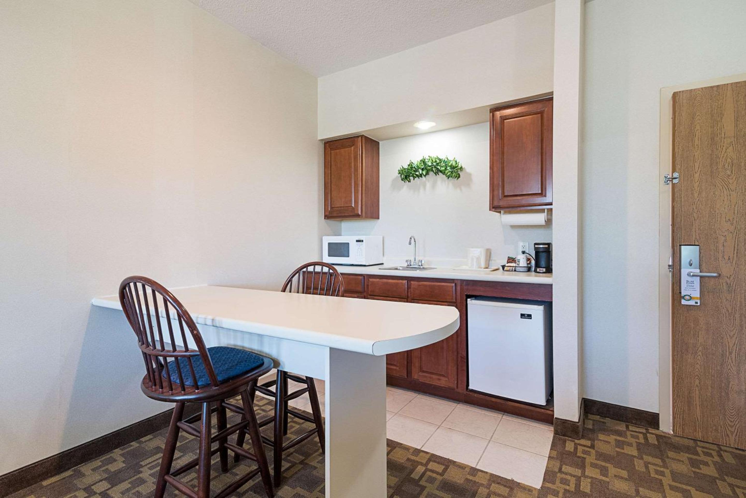 Quality Inn Suites Schoharie near Howe Caverns - Property Image 61