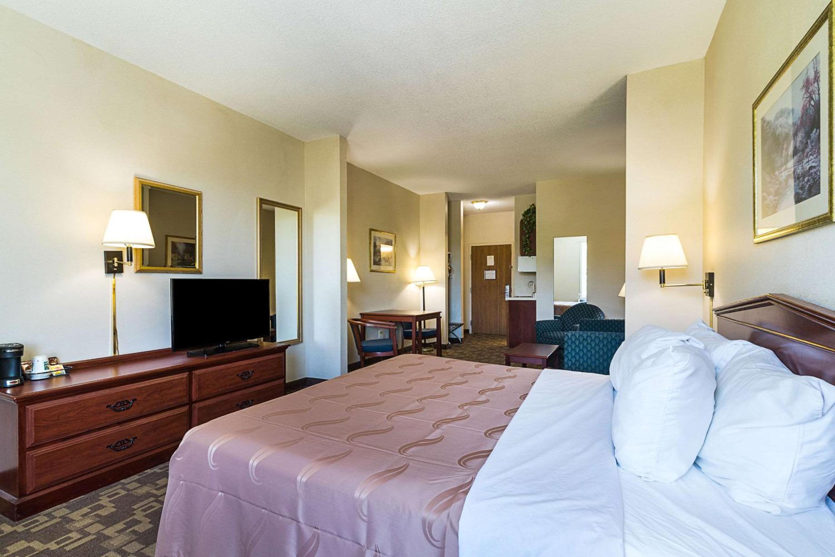 Quality Inn Suites Schoharie near Howe Caverns - Property Image 55