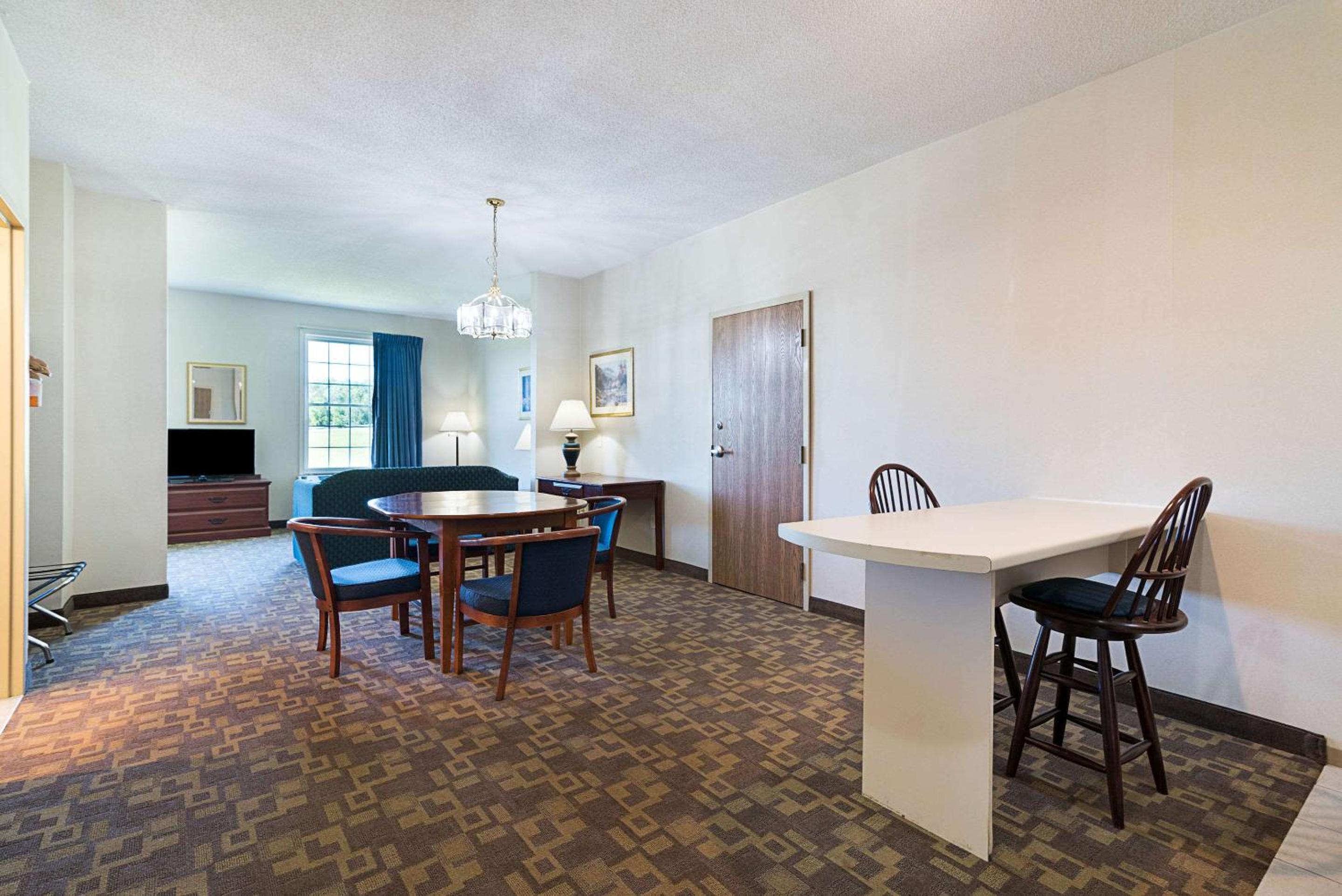 Quality Inn Suites Schoharie near Howe Caverns - Property Image 59