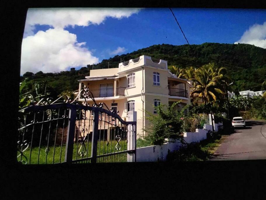 3 bedroom comfortable bungalow La Gaulette view 3
