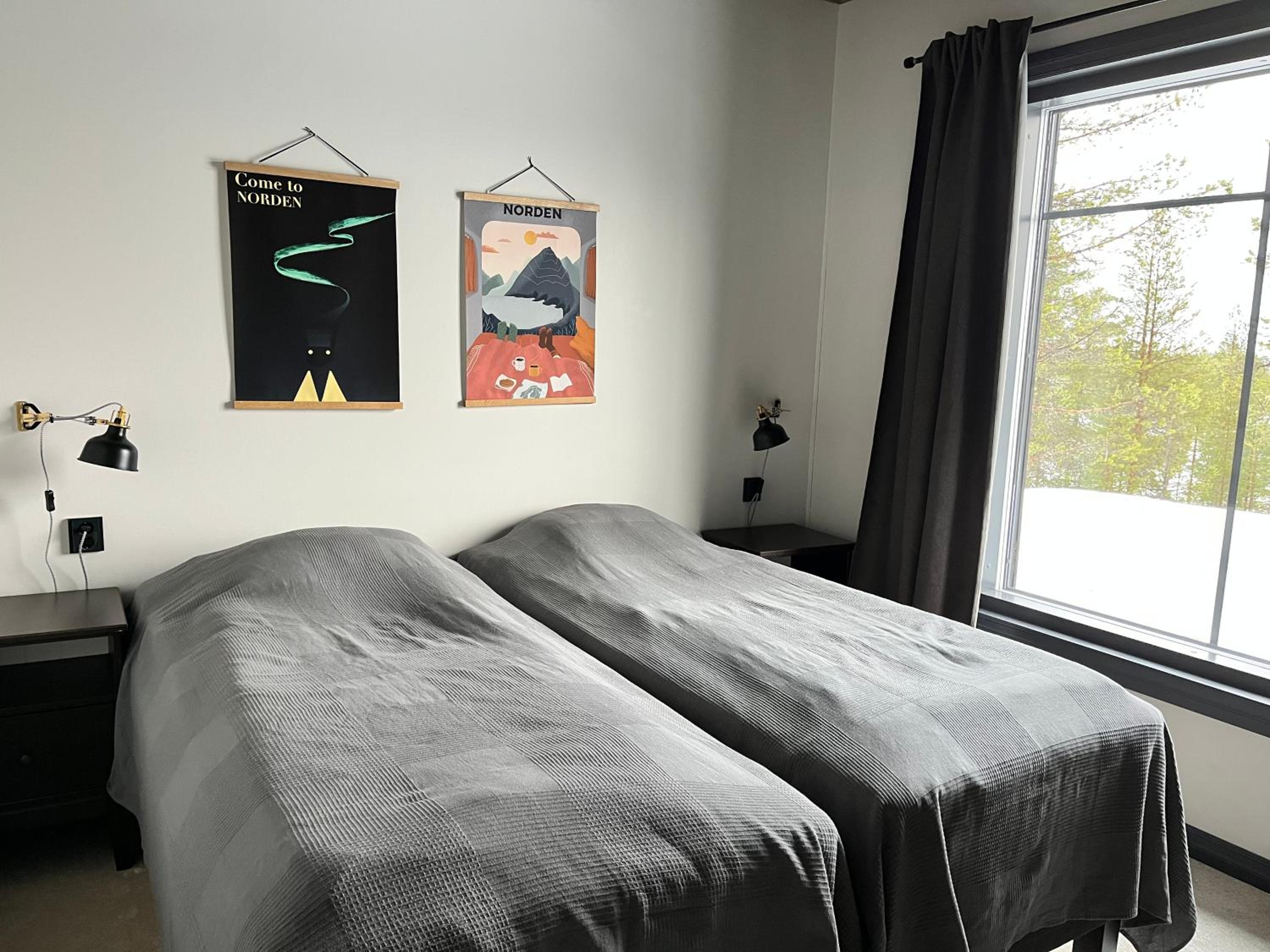 Porthos Ski-in Lodge with private hot tub and sauna in Lapland