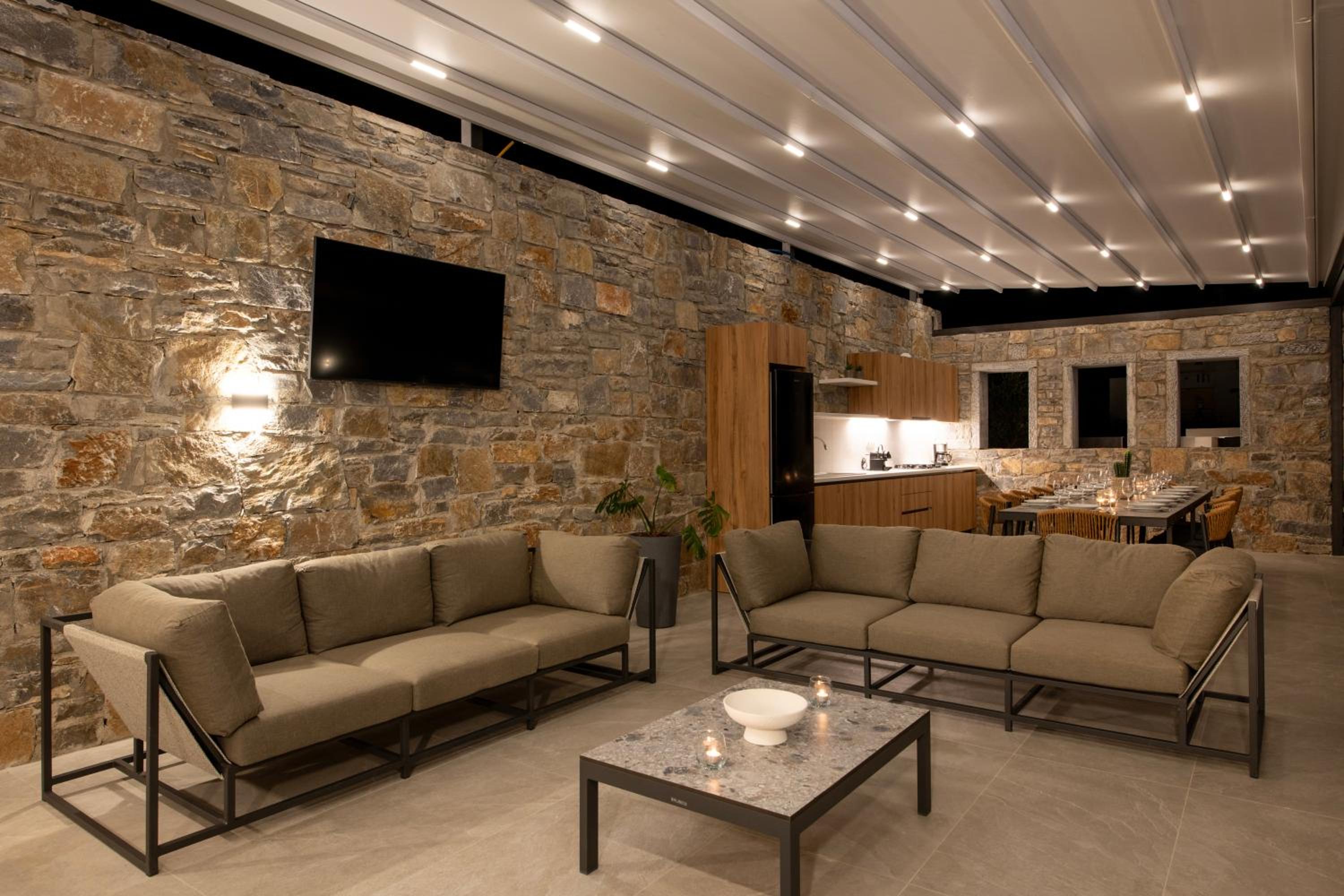 Omnia Luxury Villa, 100m2 Pool, Whirlpool & Gym, By ThinkVilla view 4