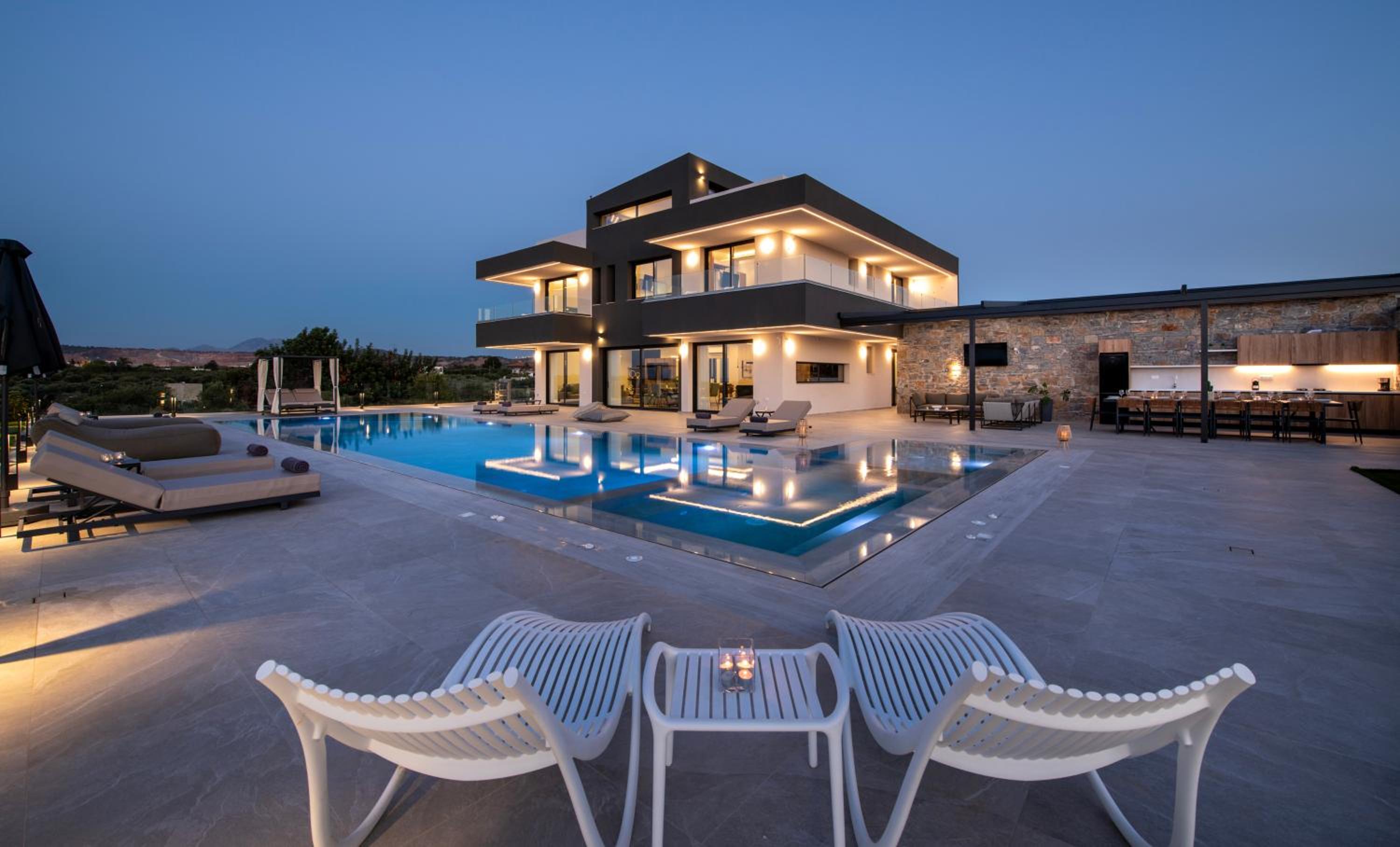 Omnia Luxury Villa, 100m2 Pool, Whirlpool & Gym, By ThinkVilla view 3