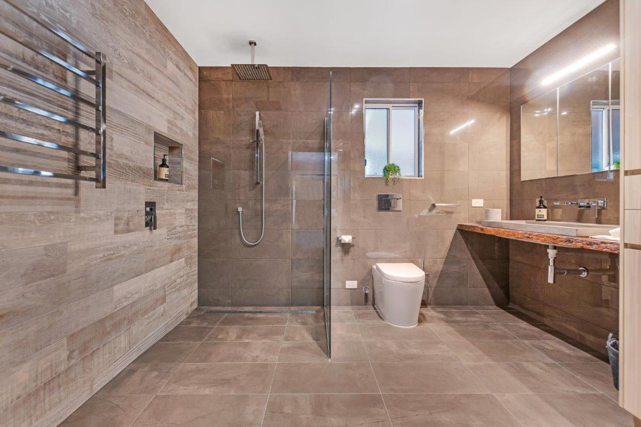 Guthrie's Place - Family Resort Style Home by Echuca Holiday Homes