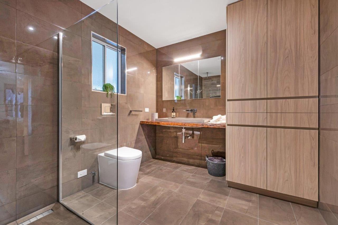 Guthrie's Place - Family Resort Style Home by Echuca Holiday Homes
