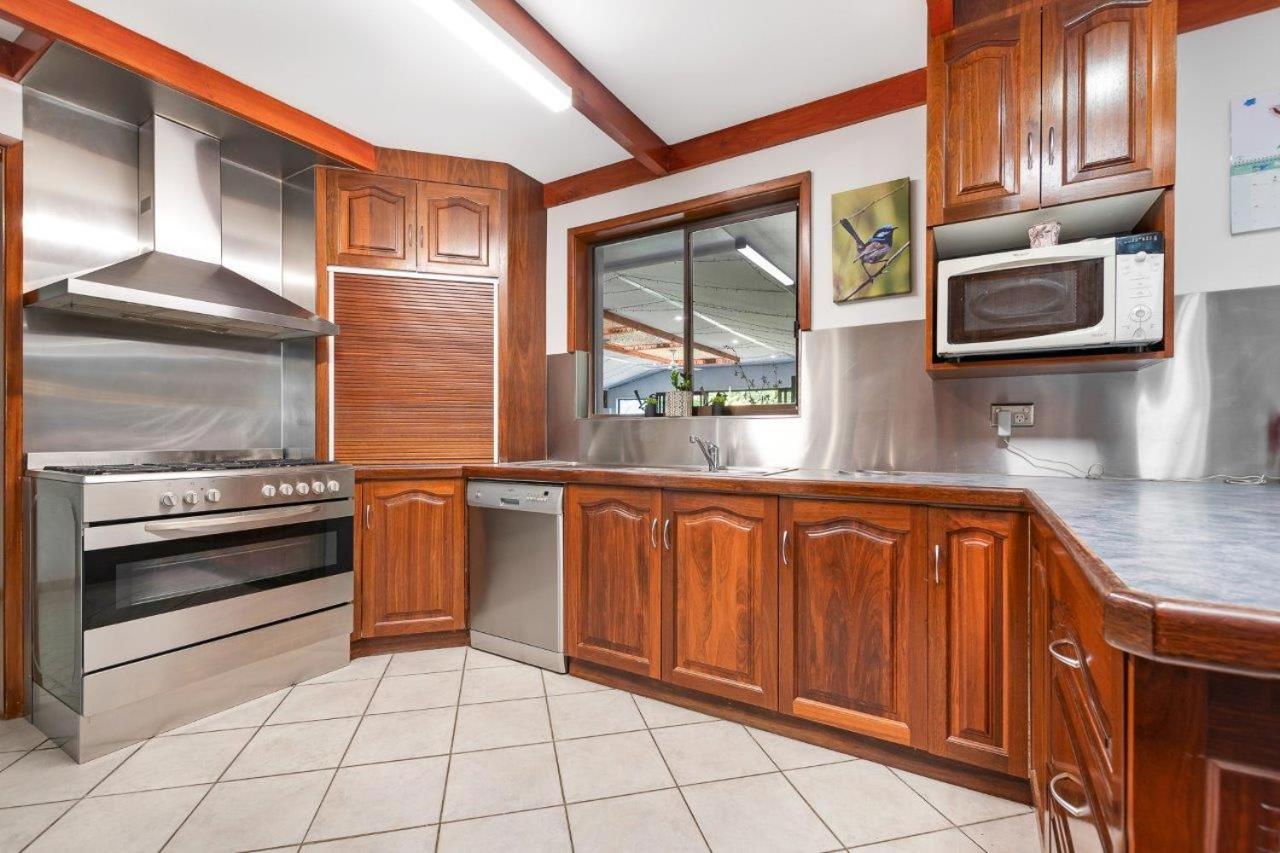 Guthrie's Place - Family Resort Style Home by Echuca Holiday Homes