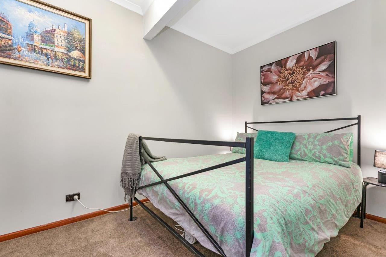 Guthrie's Place - Family Resort Style Home by Echuca Holiday Homes