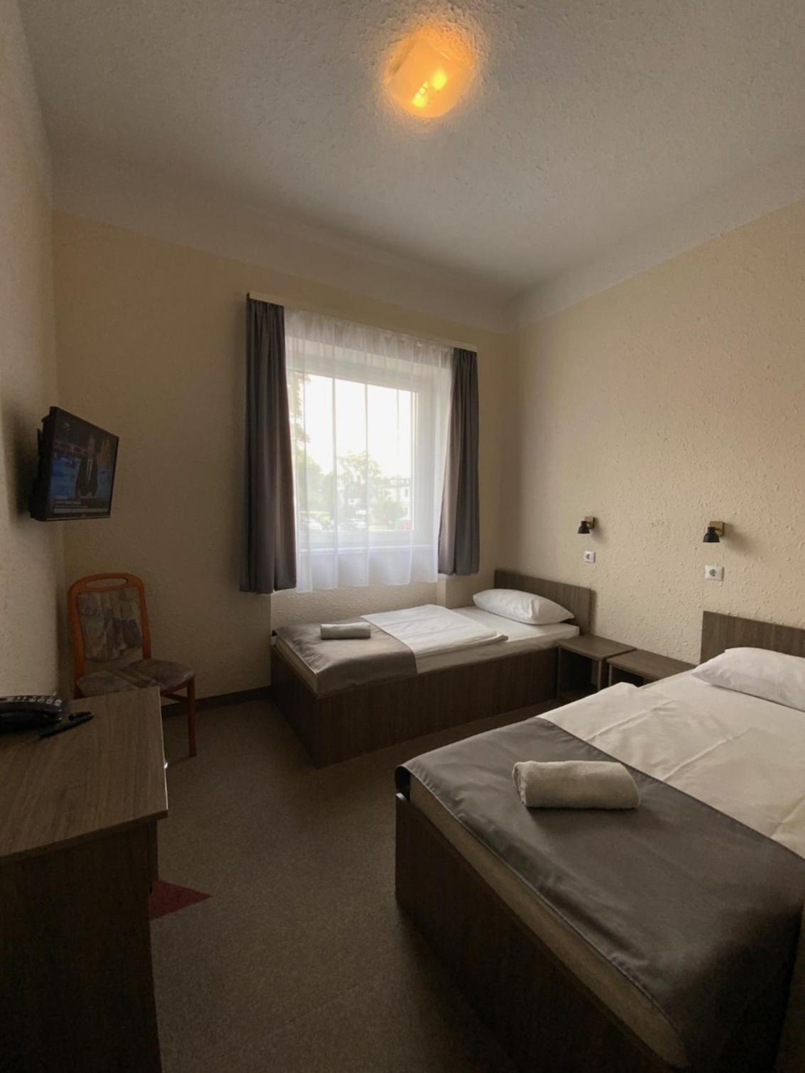 FREE PARKING, FREE BREAKFAST, only 15 minutes to City Center view 2