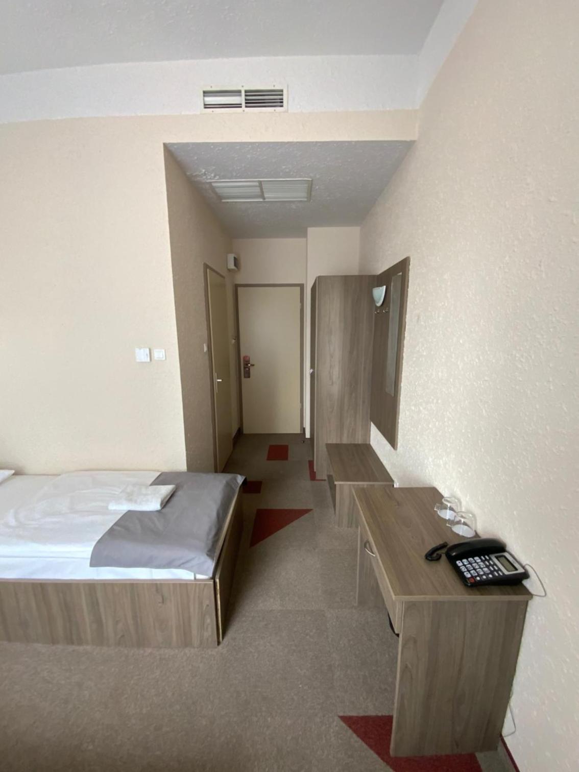 FREE PARKING, FREE BREAKFAST, only 15 minutes to City Center view 3