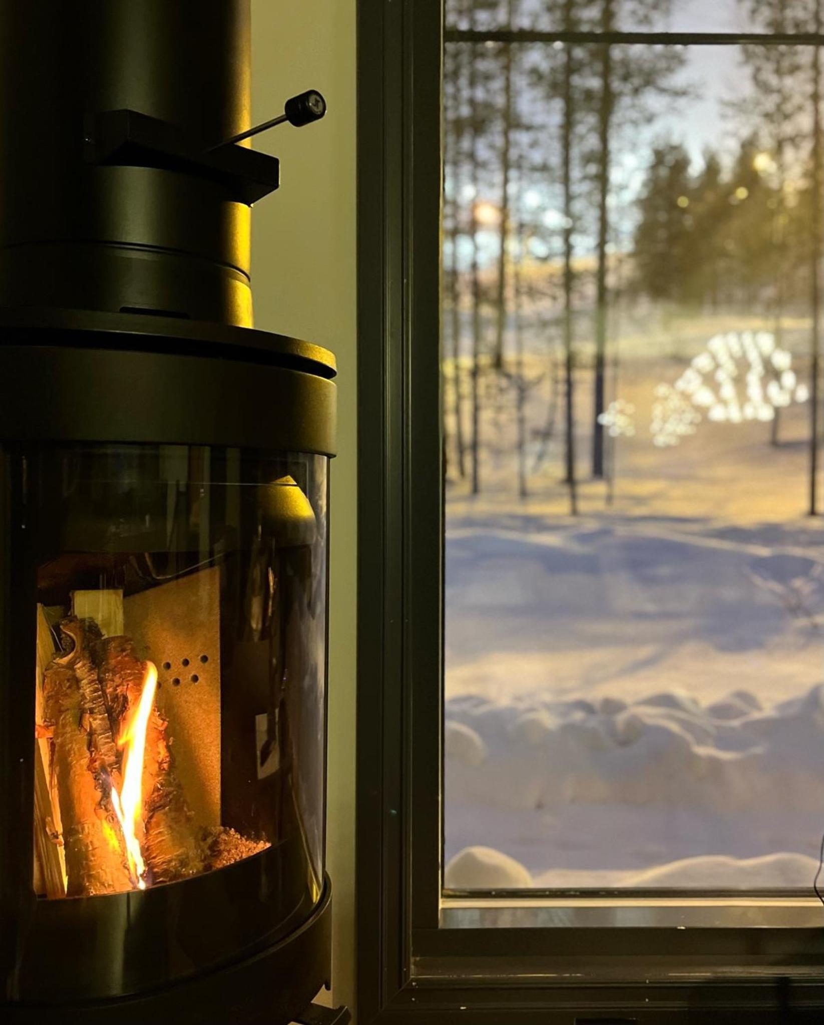 Porthos Ski-in Lodge with private hot tub and sauna in Lapland