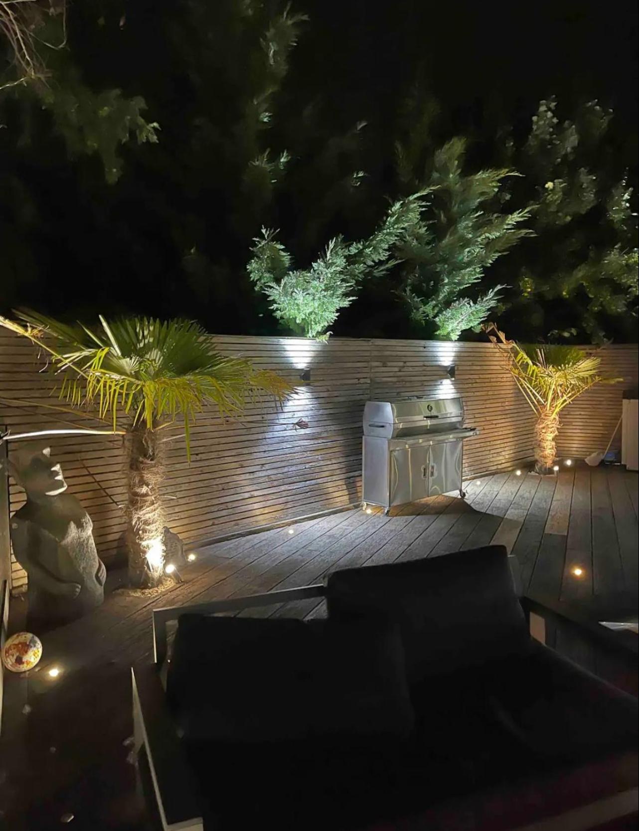 Branksome 4-House Sleeps 8 with Hot Tub & Parking