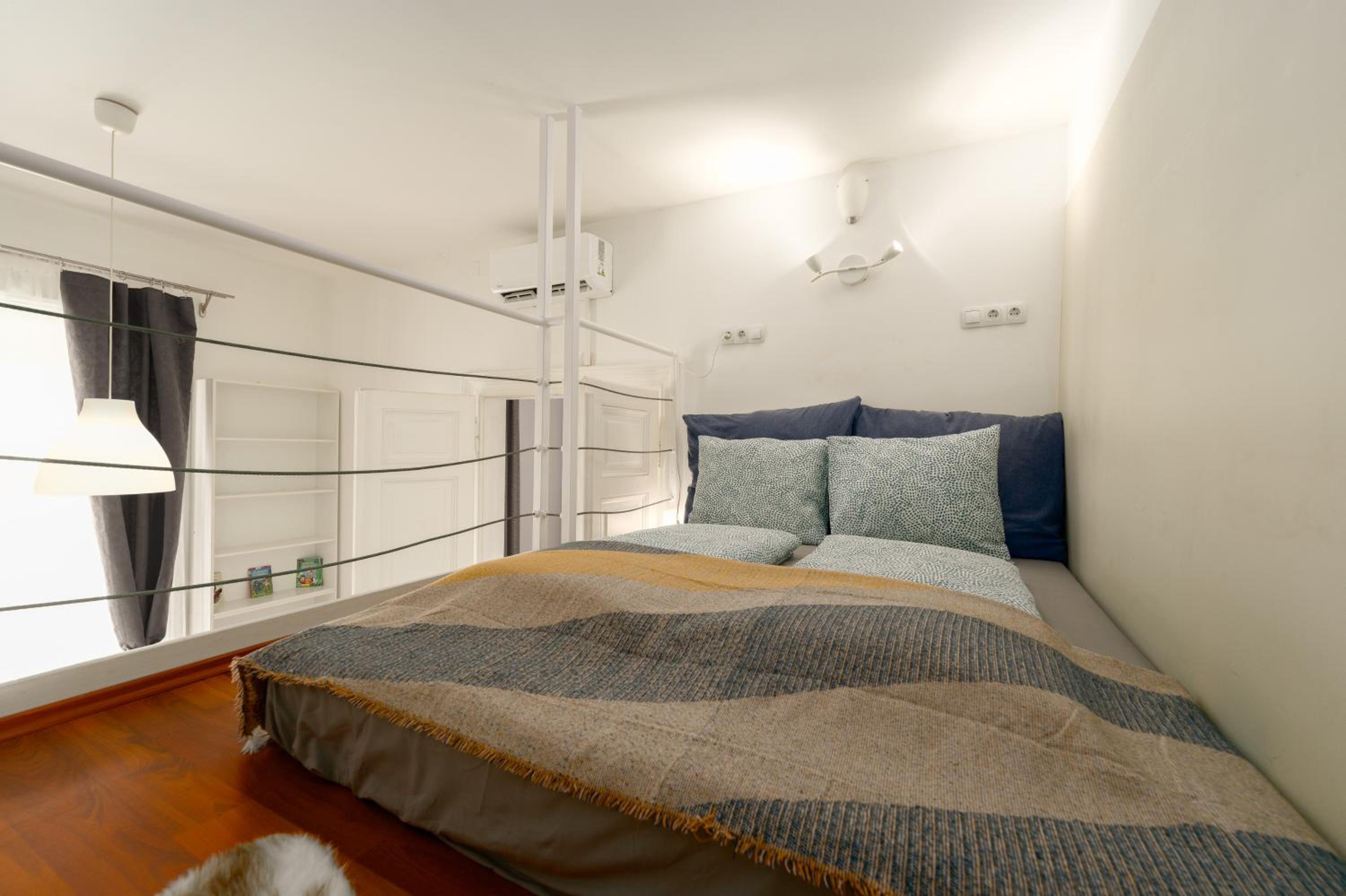 Spacious Apartment by Opera- 2 BR- 2 Bath- AC view 4
