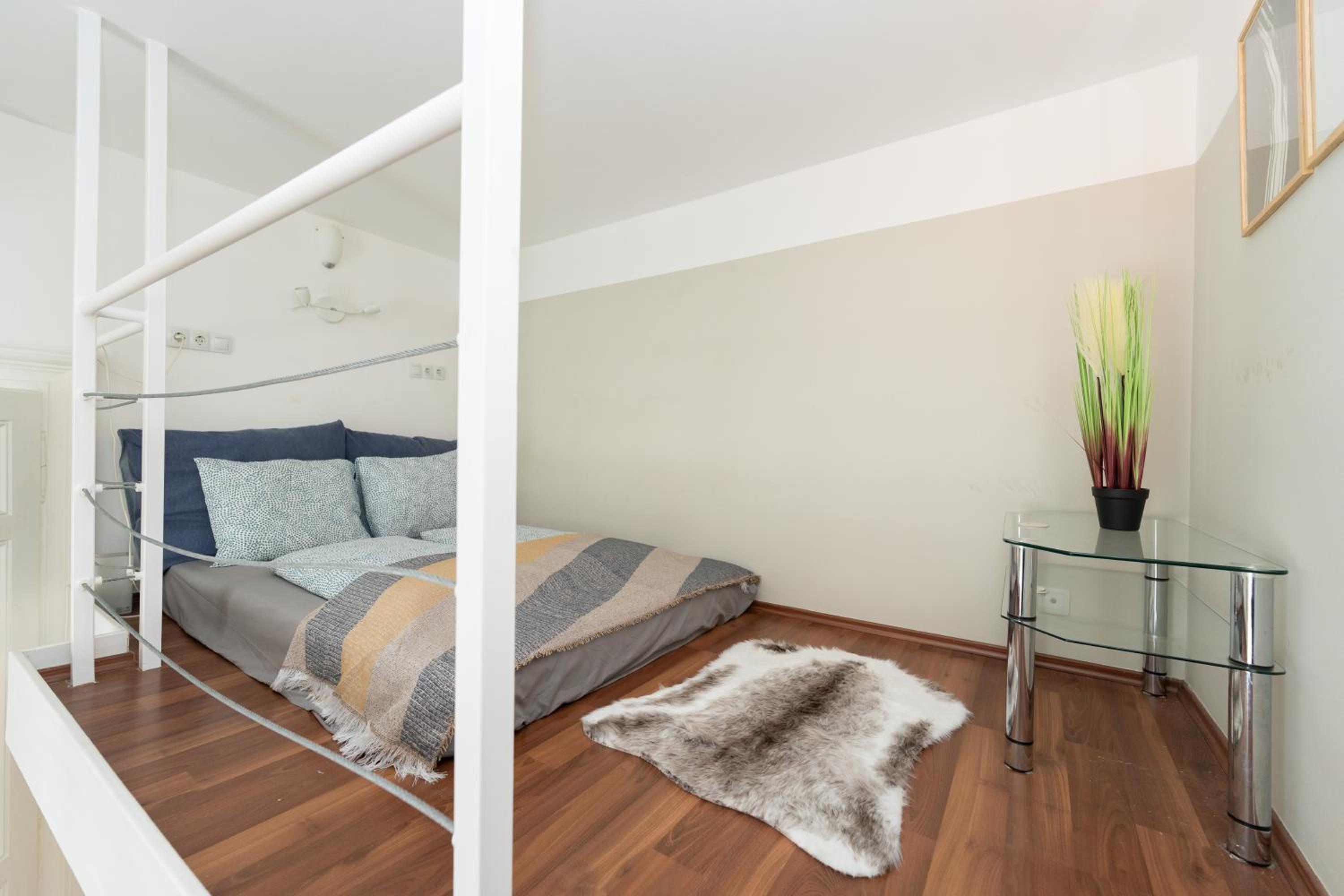 Spacious Apartment by Opera- 2 BR- 2 Bath- AC view 5