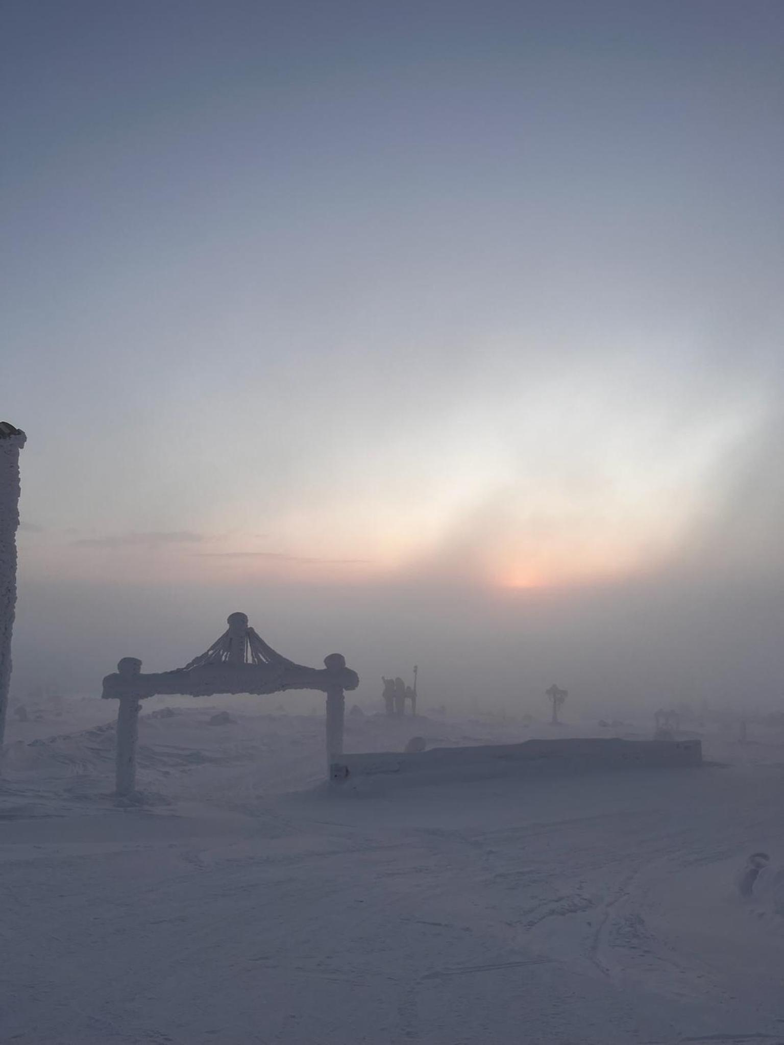 Porthos Ski-in Lodge with private hot tub and sauna in Lapland