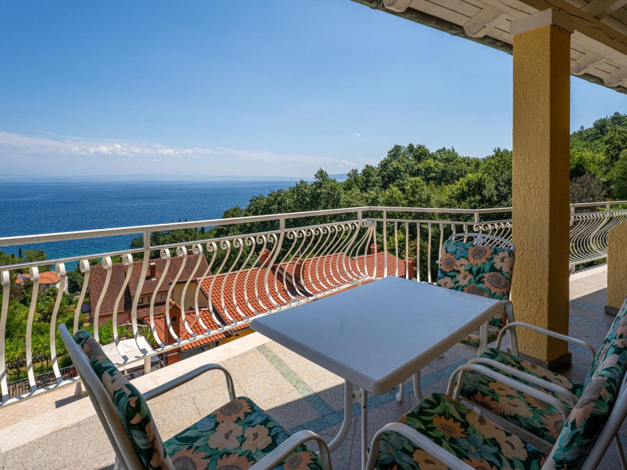Apartment villa Mona Lisa-2 by Interhome