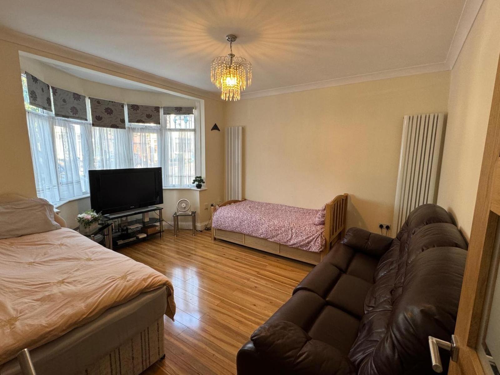 Flat in London view 5