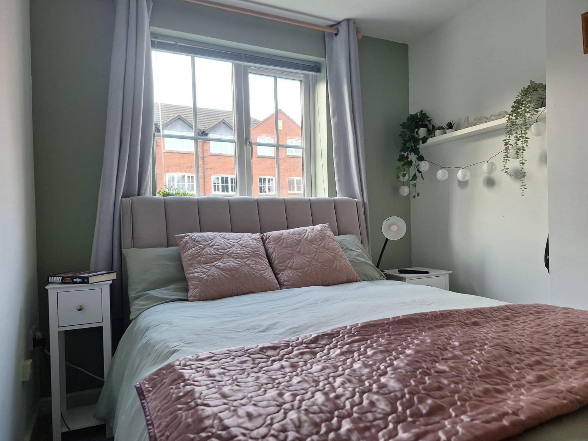 Stratford-upon-Avon 1-Bed Sleeps 4 Pets Allowed view 4