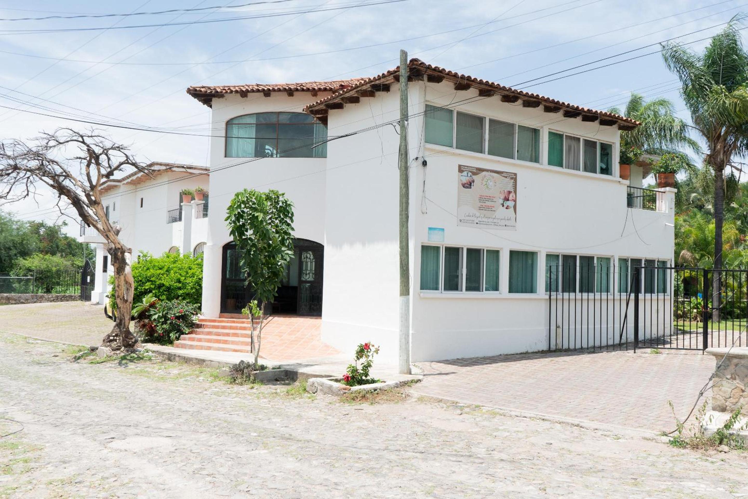 Hotel Capital O La Joya Del Lago - Image 1