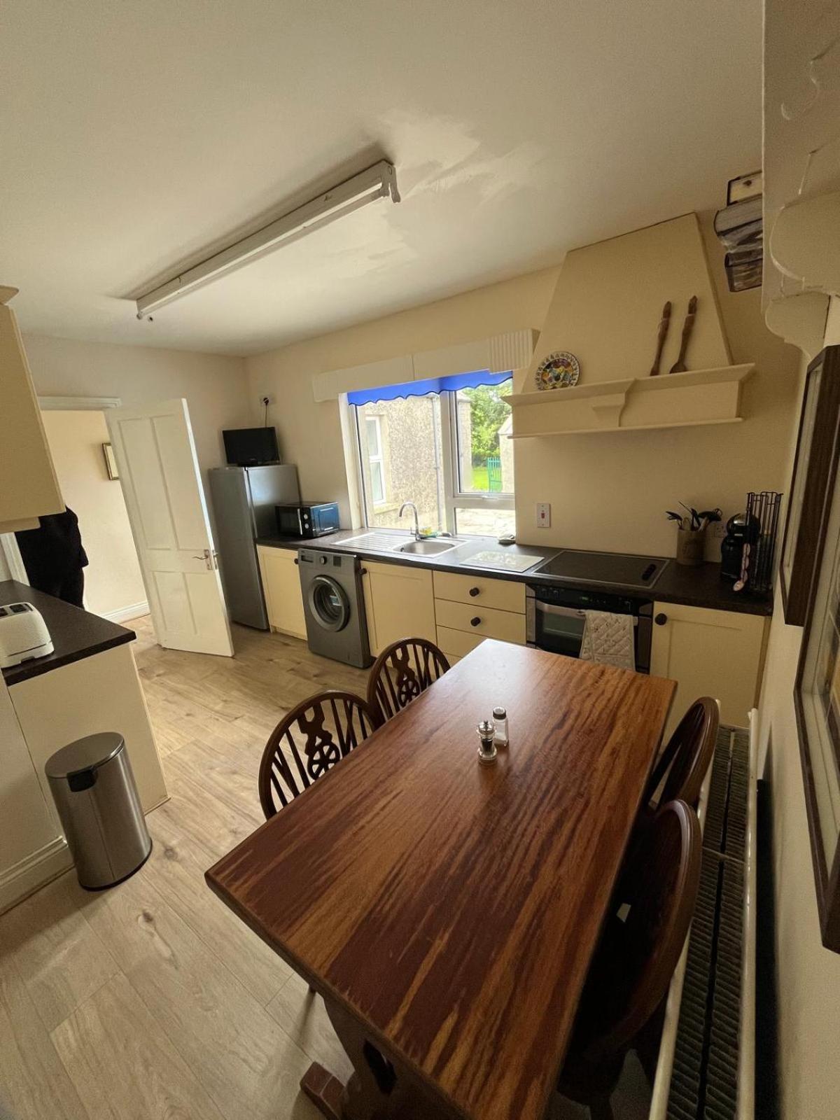 Hollybush Cottage Dundrum