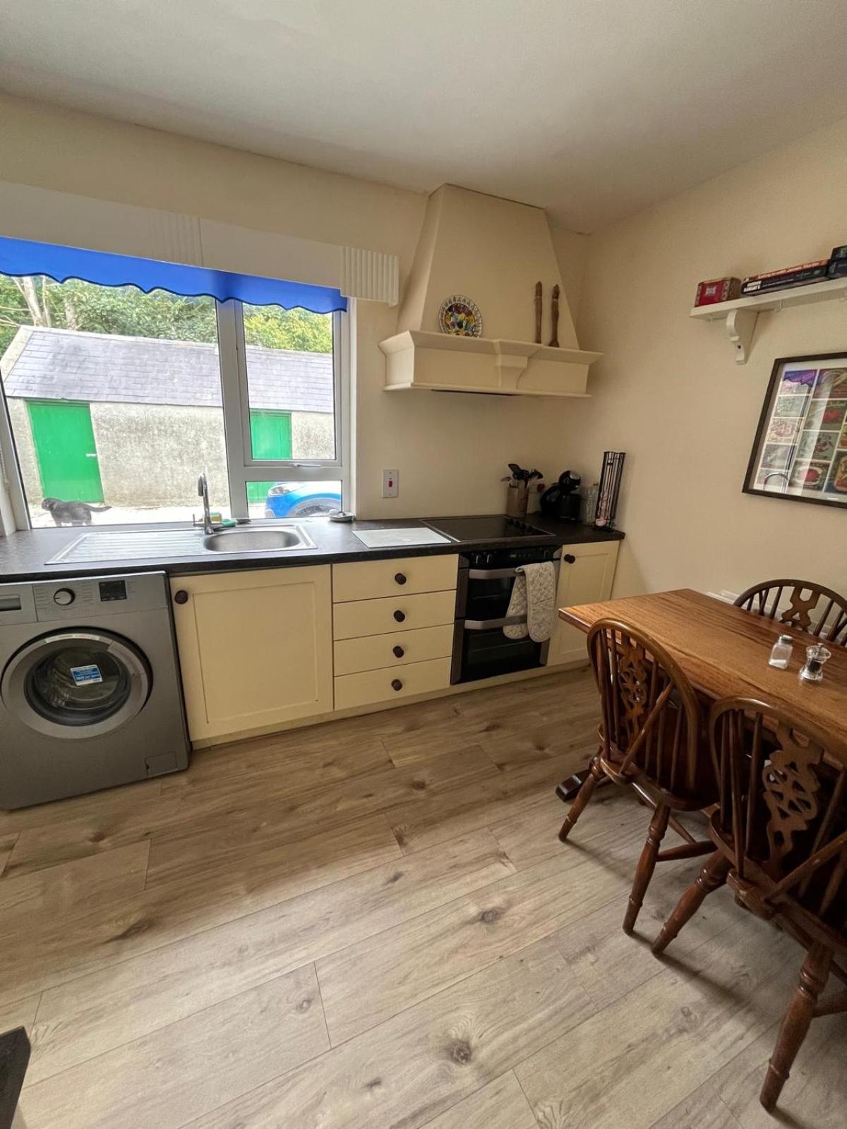 Hollybush Cottage Dundrum