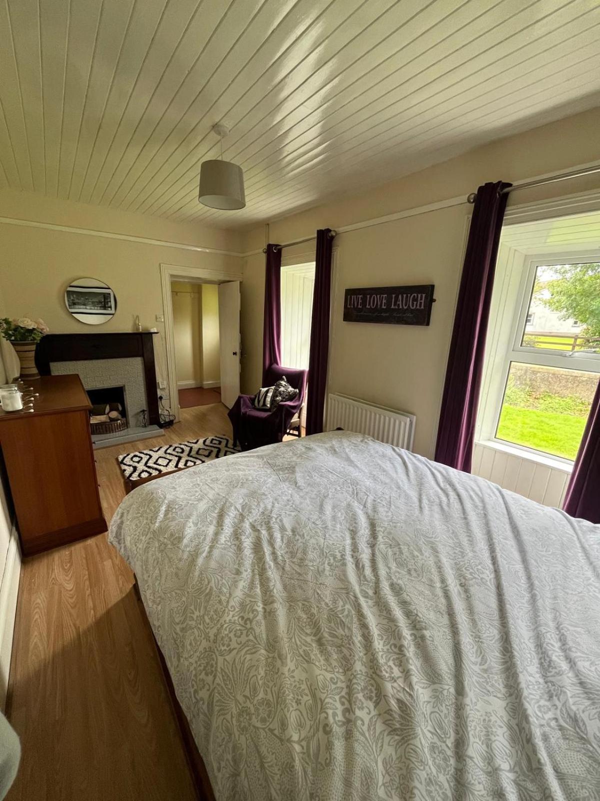 Hollybush Cottage Dundrum