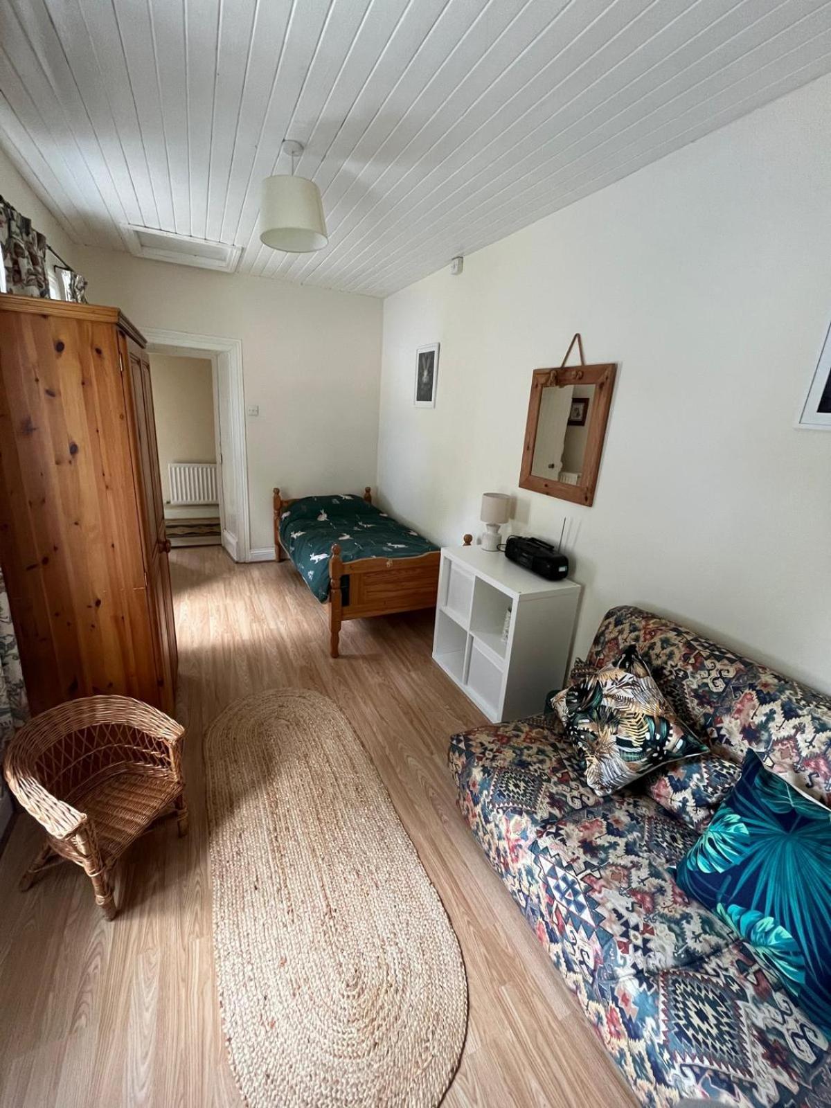 Hollybush Cottage Dundrum